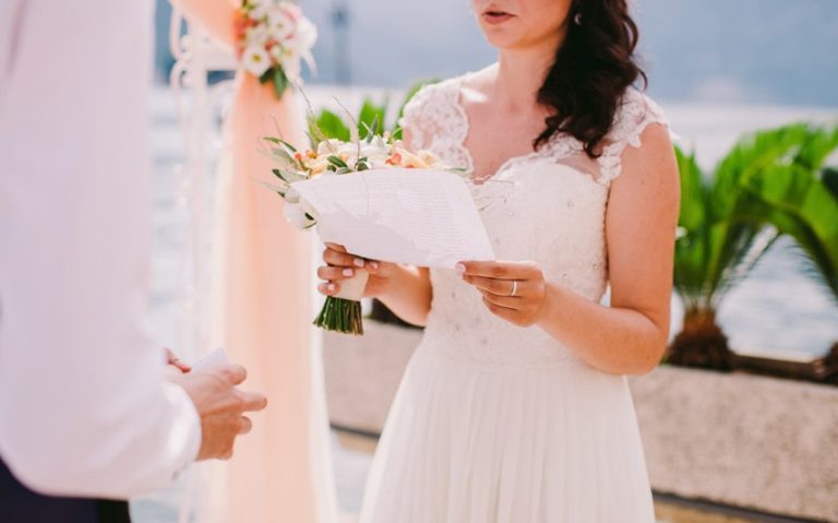 How to Start Wedding Vows That Touch the Heart