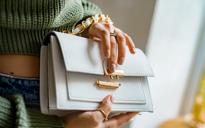 Buy Womens Handbags on the Internet